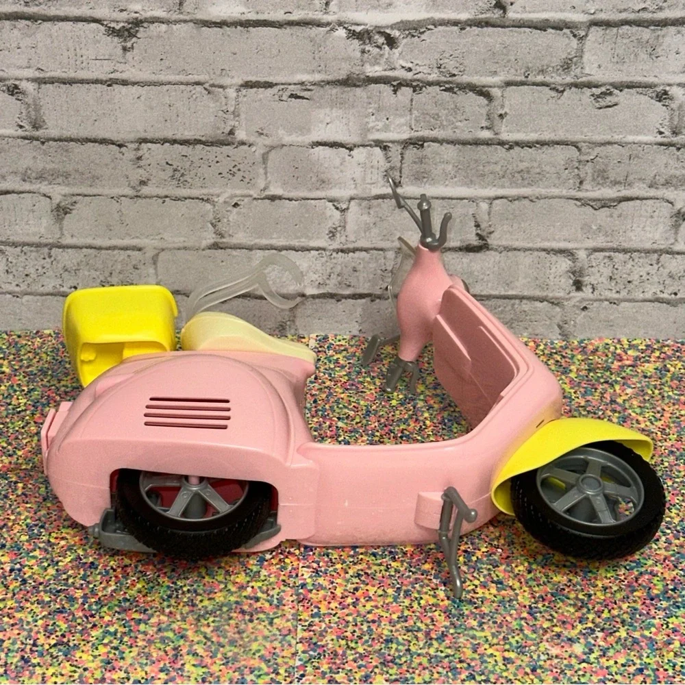 Barbie 2016 Vespa Scooter Moped Motorcycle Bike Basket Pink & Yellow
